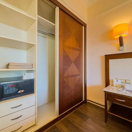 Club Melas Prive Semesteranläggning (resort) Side