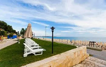 Resort Melas Side