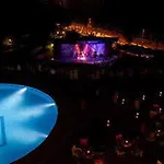 Club Melas Prive Side